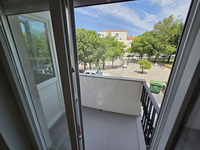 Apartamento T3 para Arrendamento em Algueirão-Mem Martins Foto 23