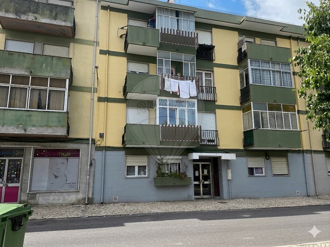 Apartamento T3 para Arrendamento em Algueirão-Mem Martins Foto 3