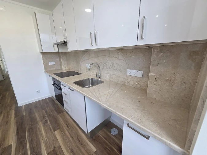Apartamento T3 para Arrendamento em Algueirão-Mem Martins Foto 17
