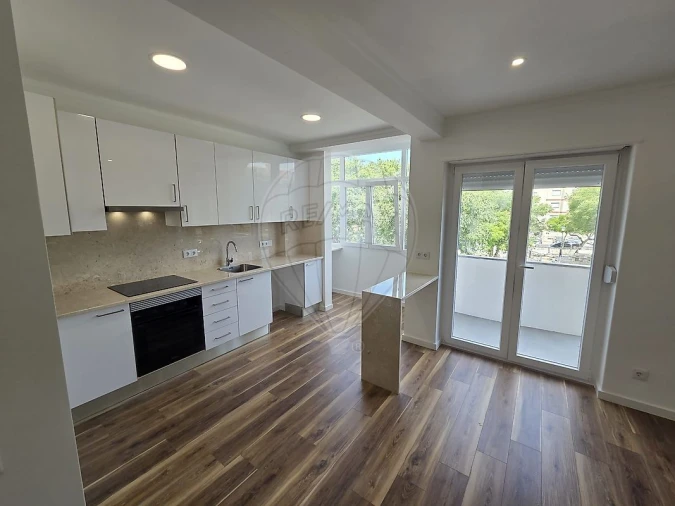 Apartamento T3 para Arrendamento em Algueirão-Mem Martins Foto 19