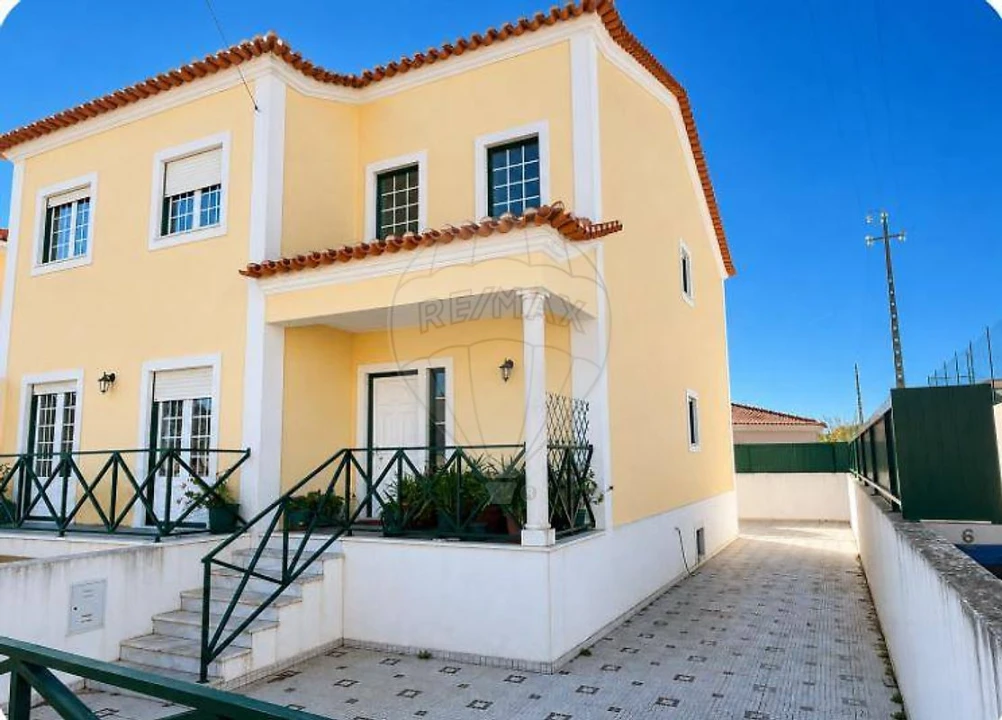 Moradia T3 para Venda em Santa Barbara Foto 1