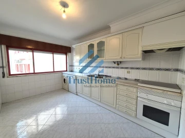 Apartamento T2 para Venda em Agualva e Mira-Sintra