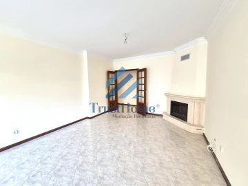 Apartamento T2 para Venda em Agualva e Mira-Sintra