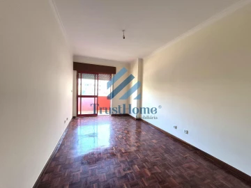 Apartamento T2 para Venda em Agualva e Mira-Sintra