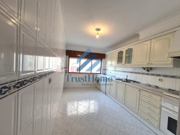 Apartamento T2 para Venda em Agualva e Mira-Sintra