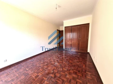 Apartamento T2 para Venda em Agualva e Mira-Sintra