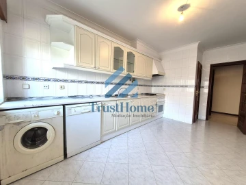 Apartamento T2 para Venda em Agualva e Mira-Sintra