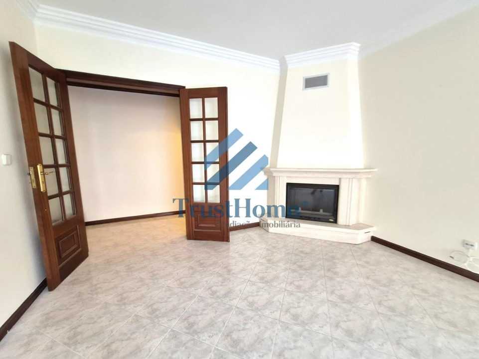 Apartamento T2 para Venda em Agualva e Mira-Sintra Foto 12