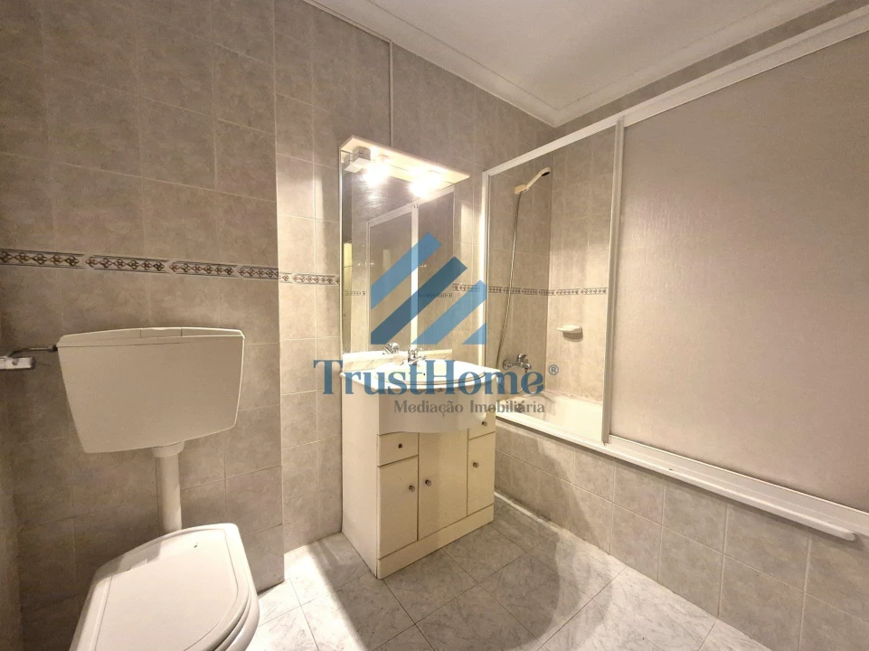 Apartamento T2 para Venda em Agualva e Mira-Sintra Foto 17