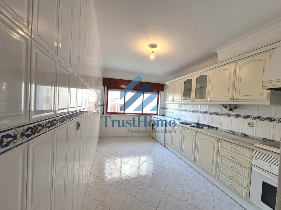 Apartamento T2 para Venda em Agualva e Mira-Sintra Foto 2