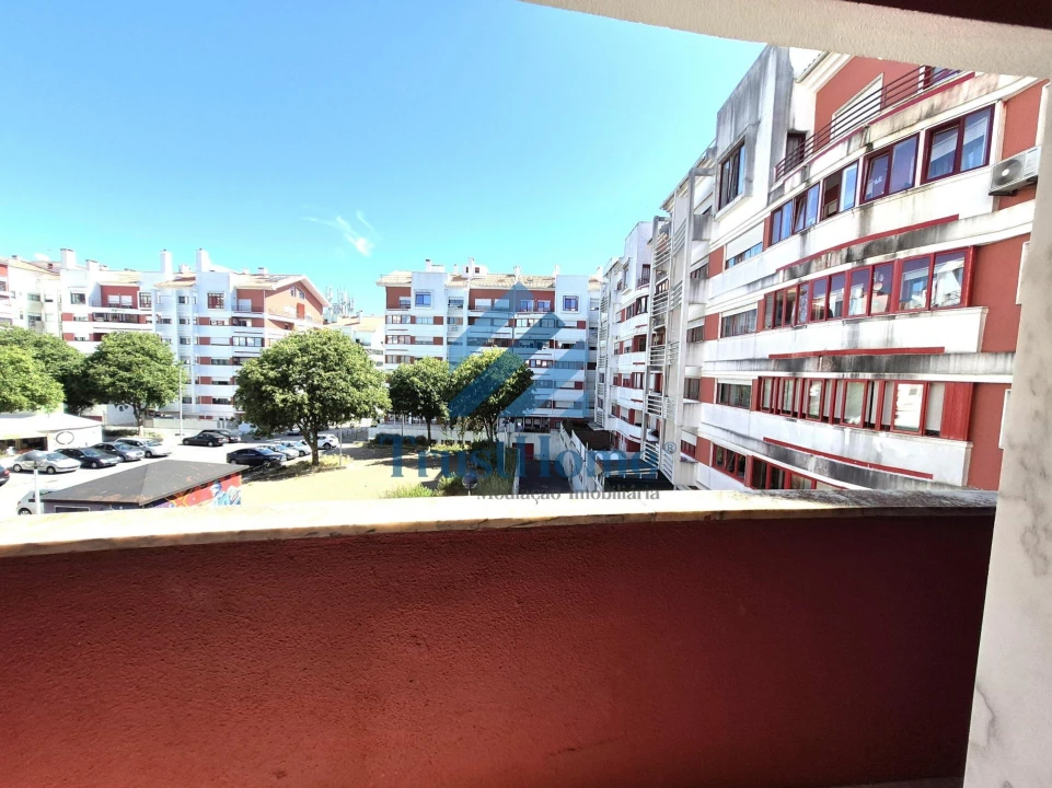 Apartamento T2 para Venda em Agualva e Mira-Sintra Foto 23