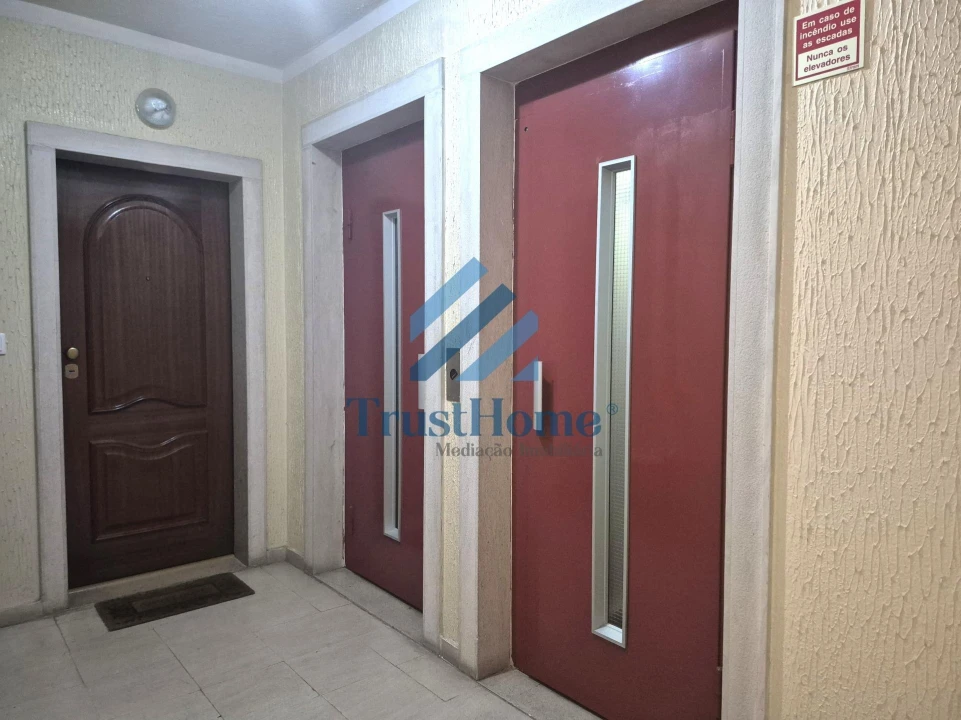 Apartamento T2 para Venda em Agualva e Mira-Sintra Foto 26