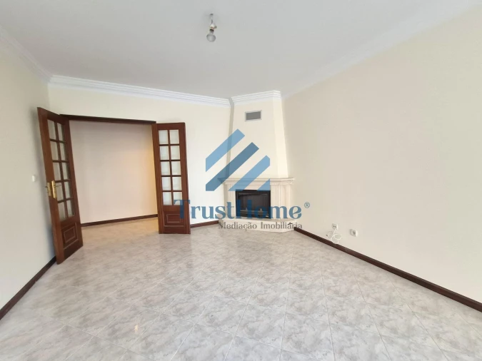 Apartamento T2 para Venda em Agualva e Mira-Sintra Foto 11