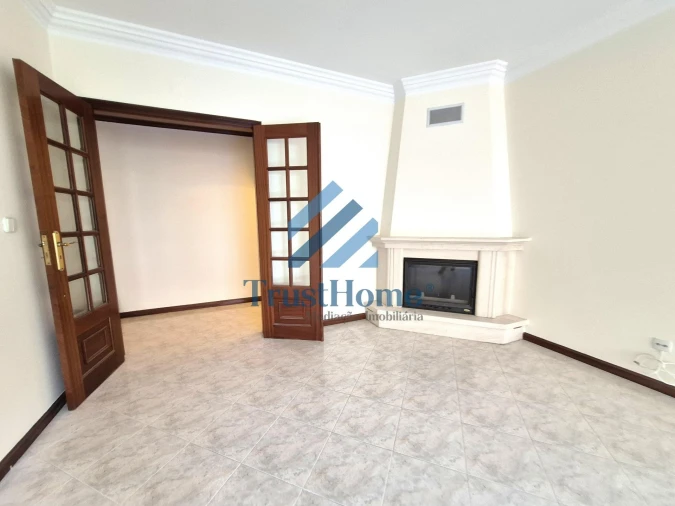 Apartamento T2 para Venda em Agualva e Mira-Sintra Foto 12