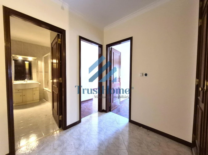 Apartamento T2 para Venda em Agualva e Mira-Sintra Foto 14