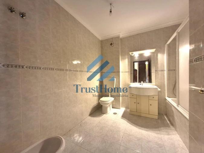 Apartamento T2 para Venda em Agualva e Mira-Sintra Foto 16