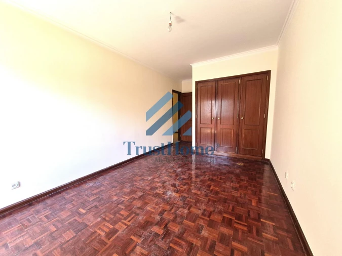 Apartamento T2 para Venda em Agualva e Mira-Sintra Foto 25