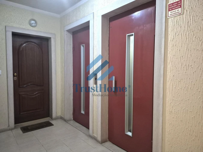 Apartamento T2 para Venda em Agualva e Mira-Sintra Foto 26