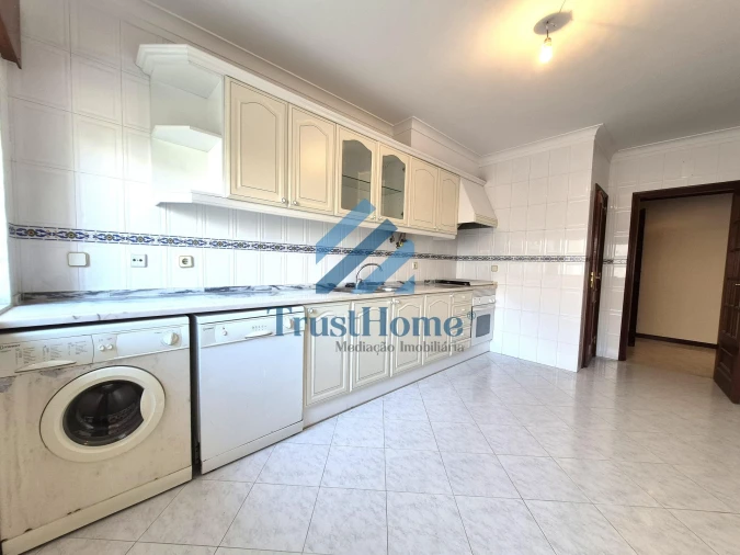 Apartamento T2 para Venda em Agualva e Mira-Sintra Foto 3