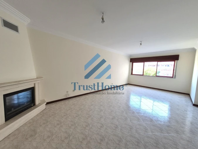 Apartamento T2 para Venda em Agualva e Mira-Sintra Foto 6