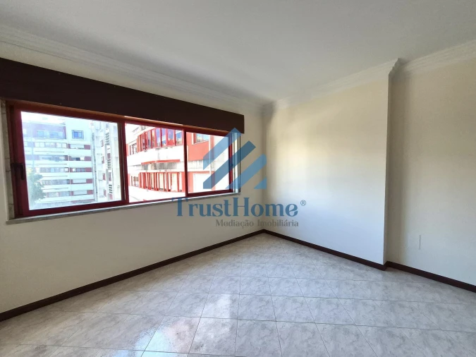 Apartamento T2 para Venda em Agualva e Mira-Sintra Foto 8