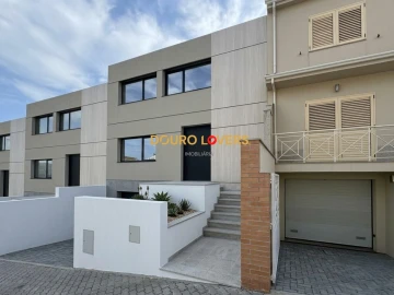 Moradia T3 para Venda em Fregim