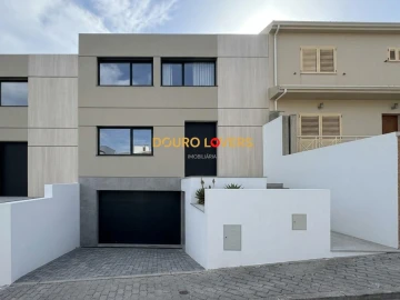 Moradia T3 para Venda em Fregim