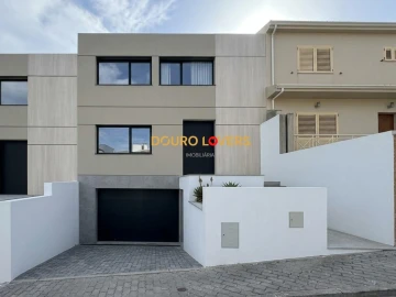 Moradia T3 para Venda em Fregim