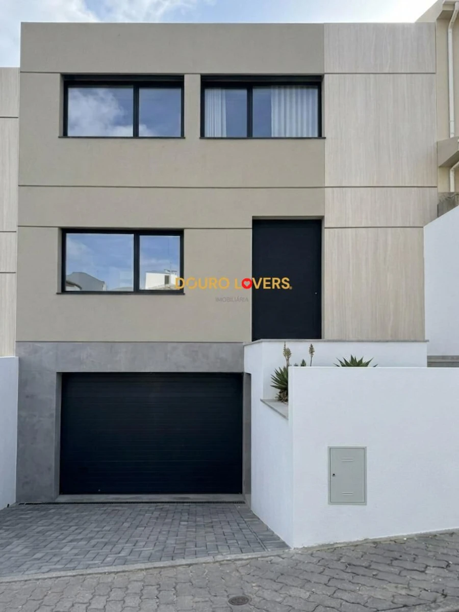 Moradia T3 para Venda em Fregim Foto 3