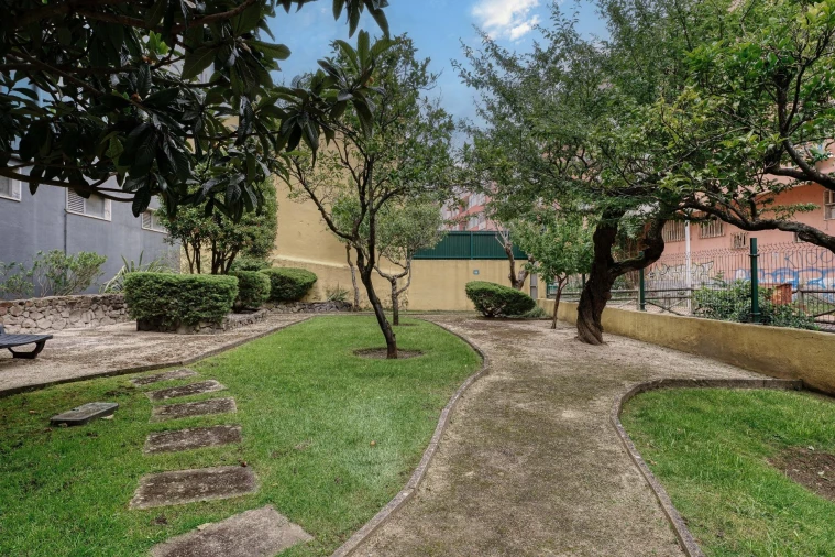 Apartamento T3 para Venda em Rio de Mouro Foto 32
