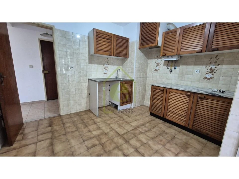 Apartamento T3 para Venda em Santo António dos Cavaleiros e Frielas Foto 2