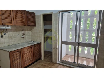 Apartamento T3 para Venda em Santo António dos Cavaleiros e Frielas