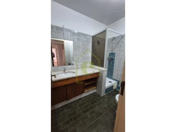 Apartamento T3 para Venda em Santo António dos Cavaleiros e Frielas