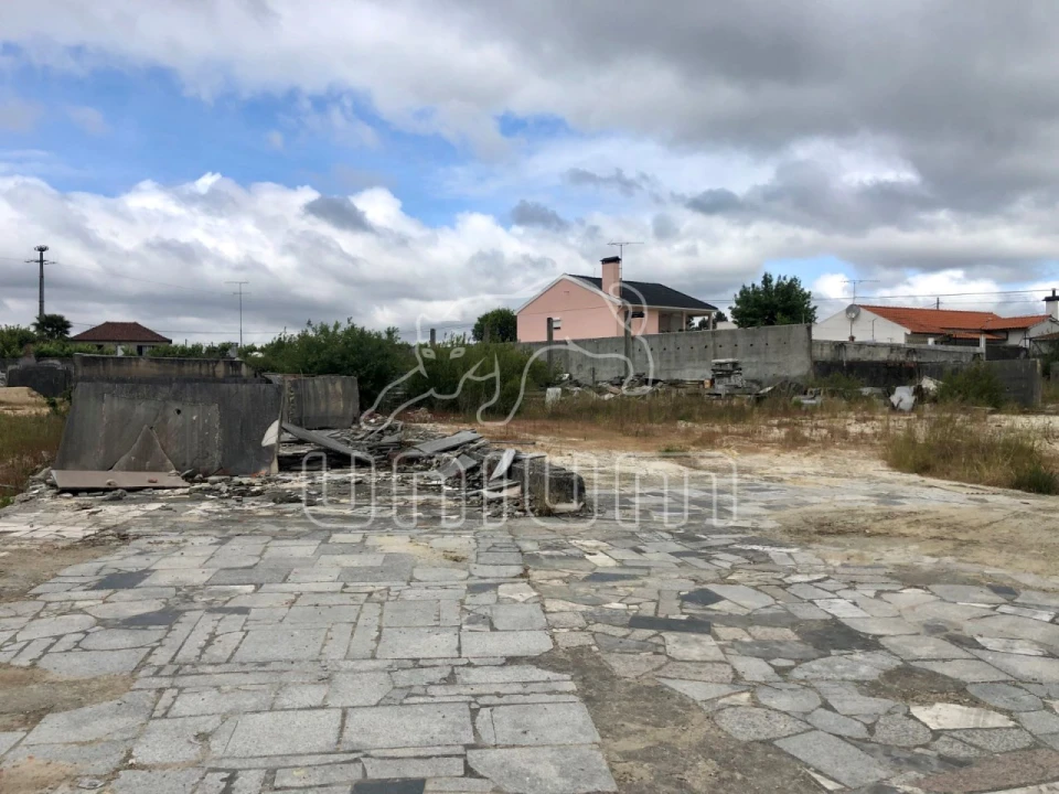 Terreno para Venda em Geraz do Lima (Santa Maria, Santa Leocádia, Moreira), Deão Foto 1