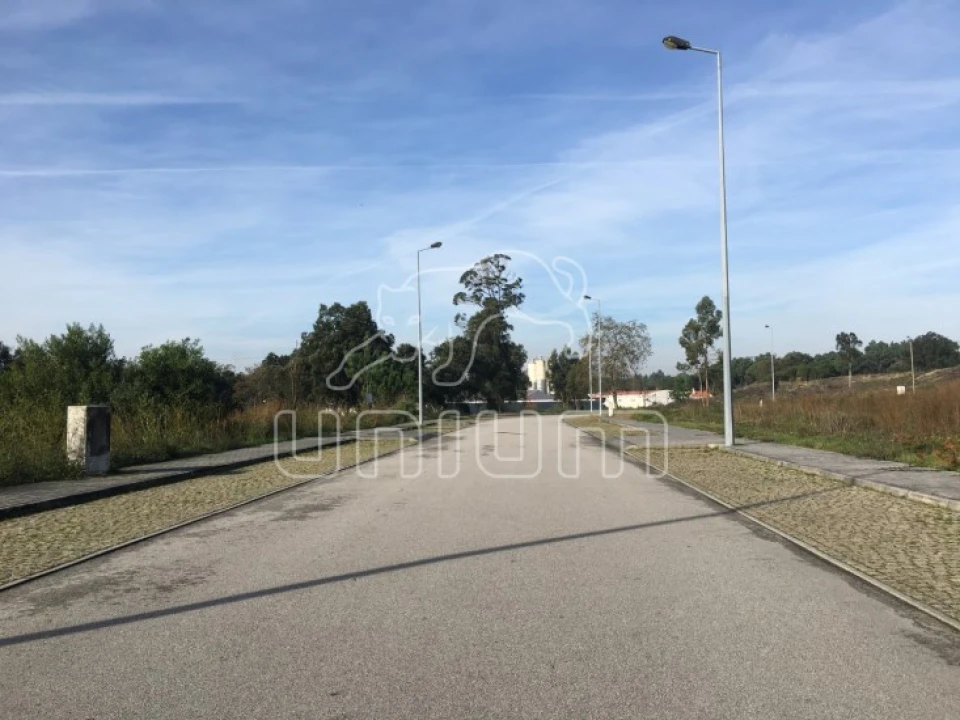 Terreno para Venda em Vila Nova de Anha Foto 1