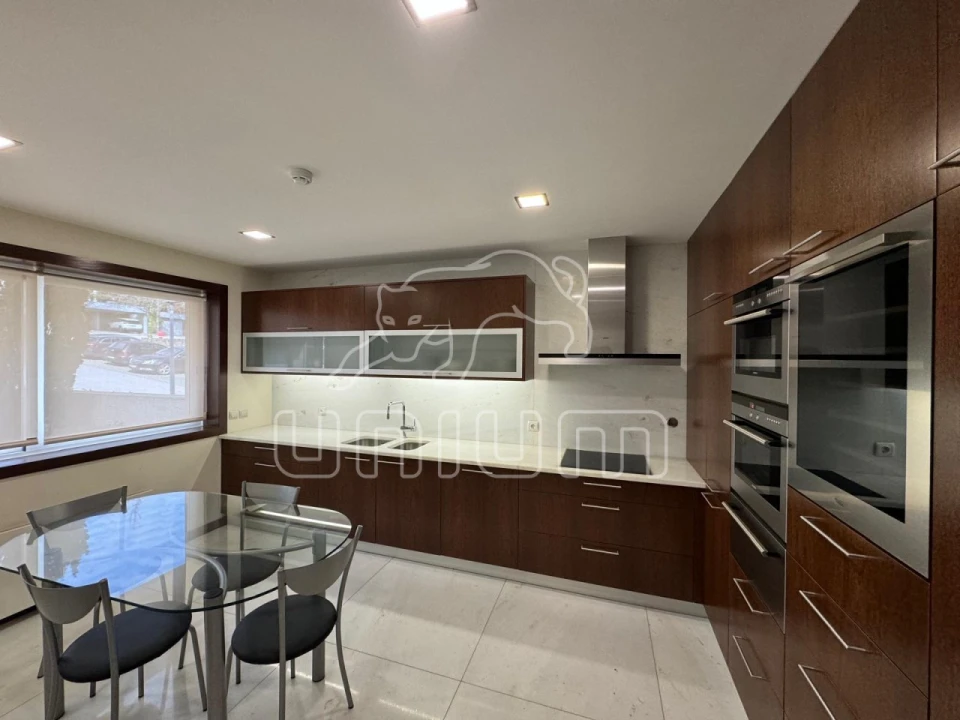 Moradia T4 para Venda em Santa Maria Maior e Monserrate e Meadela Foto 3