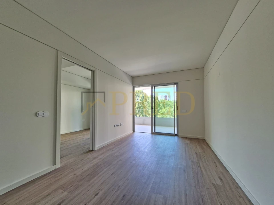 Apartamento T1 para Arrendamento em Ramalde Foto 2