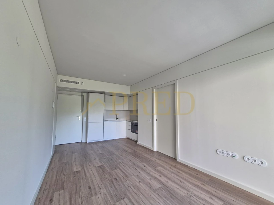 Apartamento T1 para Arrendamento em Ramalde Foto 3