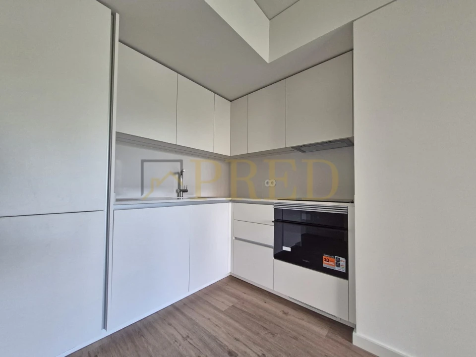 Apartamento T1 para Arrendamento em Ramalde Foto 5