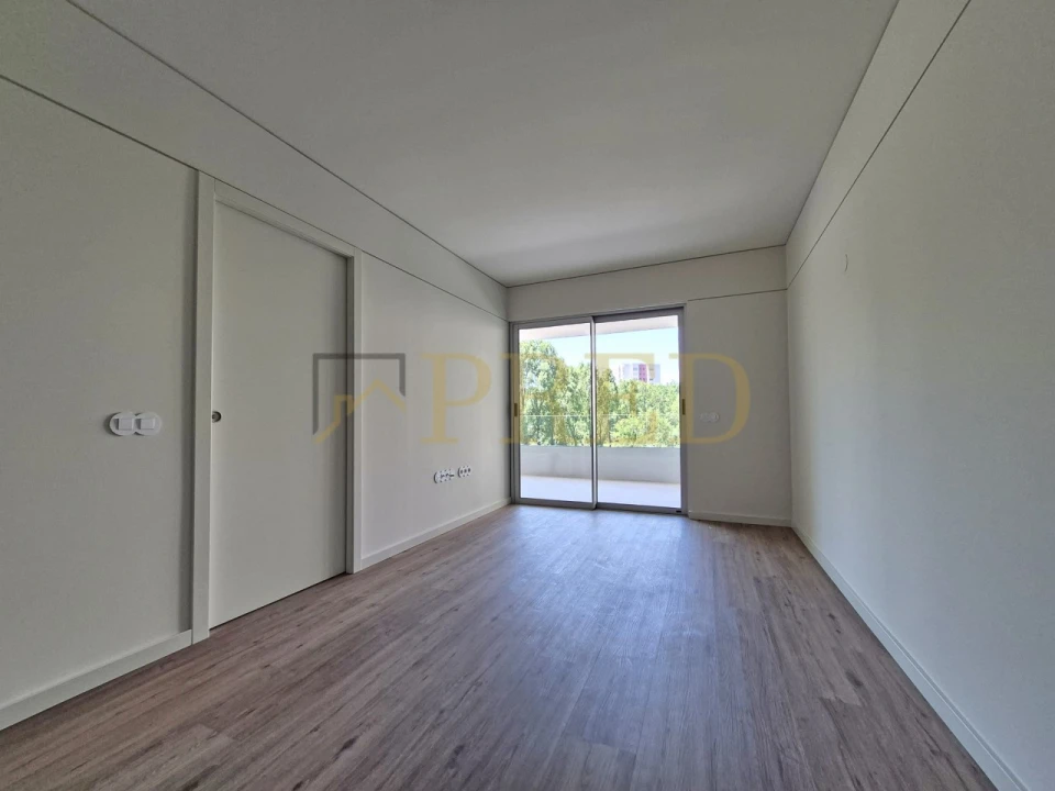 Apartamento T1 para Arrendamento em Ramalde Foto 7