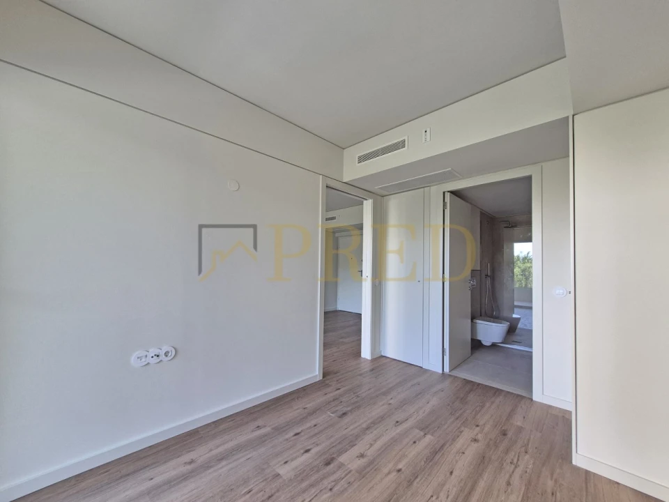 Apartamento T1 para Arrendamento em Ramalde Foto 11