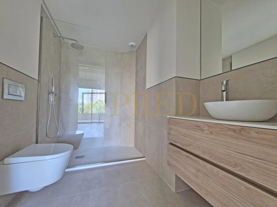 Apartamento T1 para Arrendamento em Ramalde Foto 12