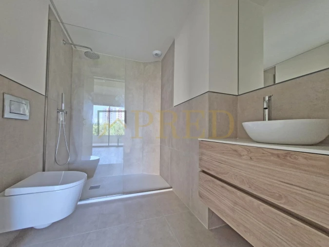 Apartamento T1 para Arrendamento em Ramalde Foto 12
