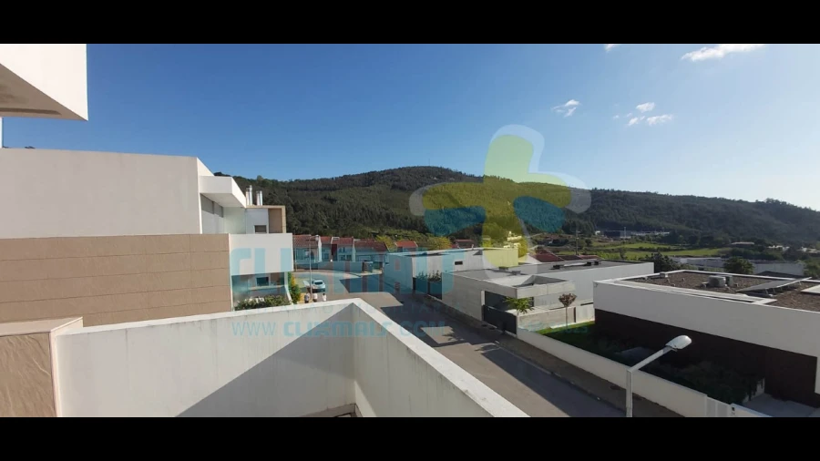 Apartamento T3 para Arrendamento em Nogueira, Fraião e Lamaçães