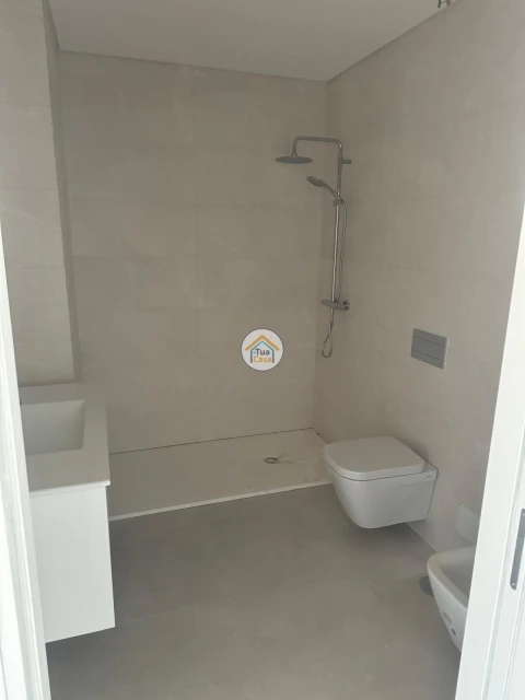 Apartamento T3 para Venda em Currelos, Papízios e Sobral
