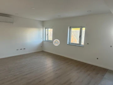 Apartamento T3 para Venda em Currelos, Papízios e Sobral