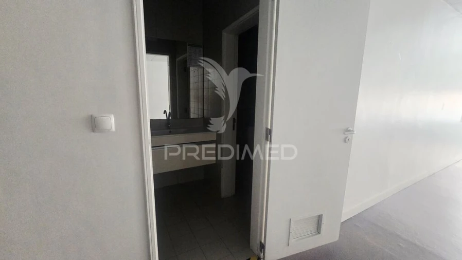 Loja para Arrendamento em Portimão Foto 11