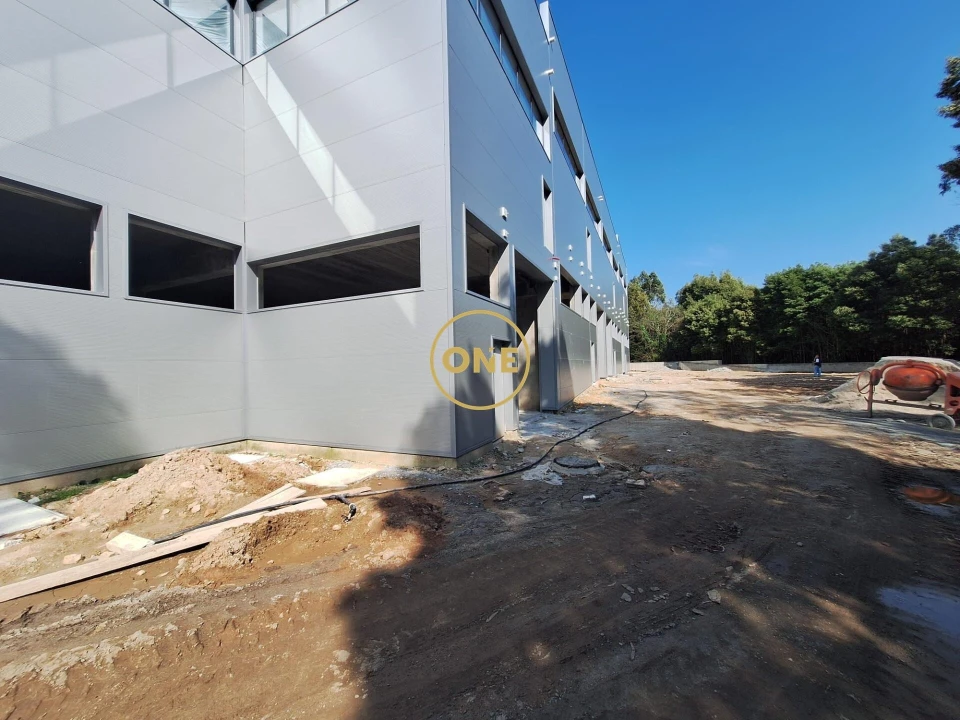 Armazém para Venda em Vilarinho das Cambas Foto 11