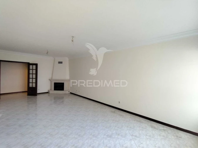 Apartamento T2 para Venda em Algueirão-Mem Martins Foto 14