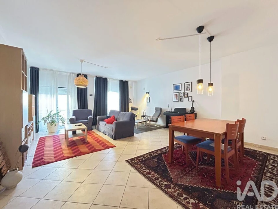 Apartamento T4 para Venda em Faro (Sé e São Pedro) Foto 1